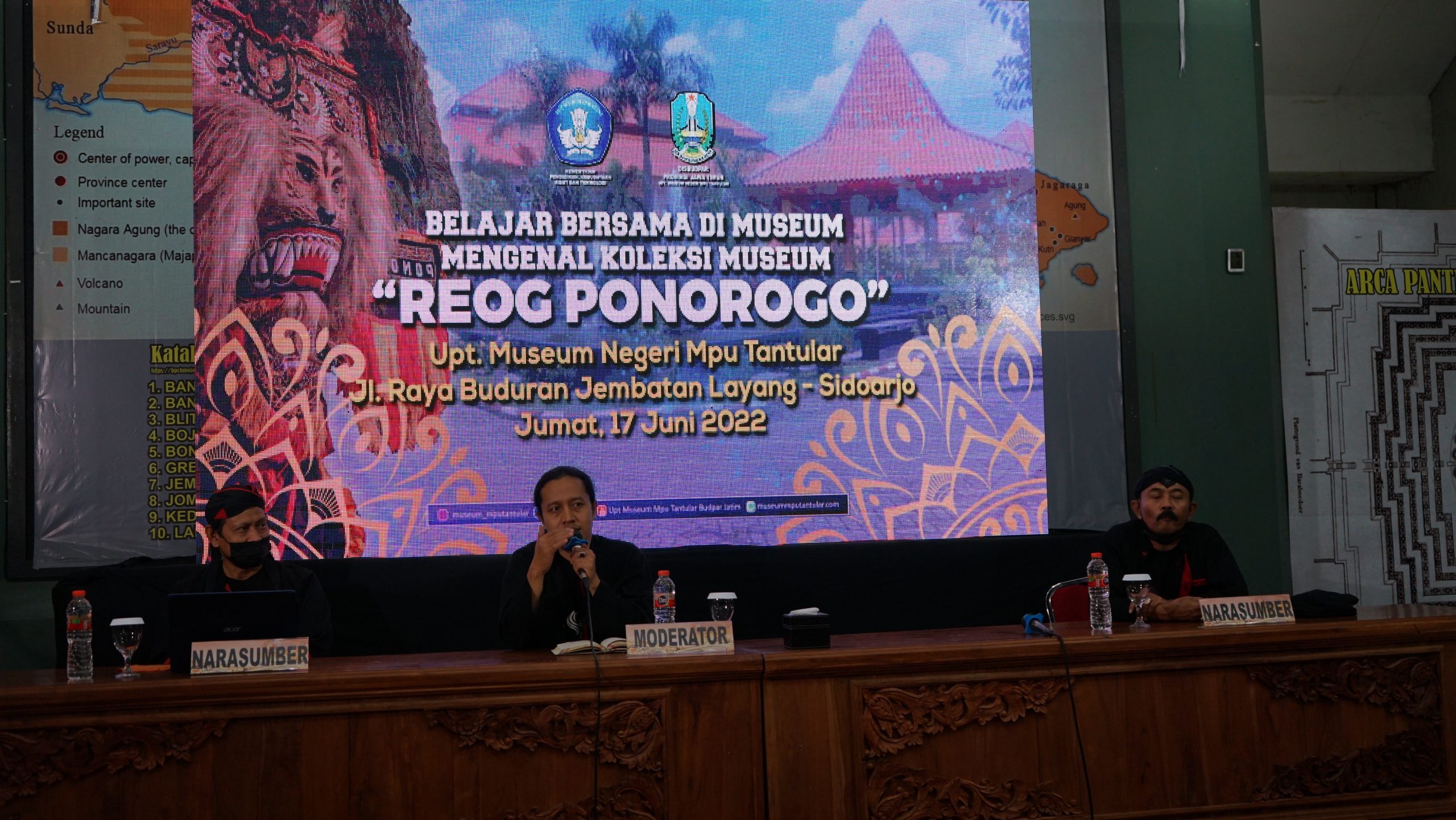 MENGENAL KOLEKSI MUSEUM “REOG PONOROGO” MELALUI KEGIATAN BELAJAR BERSAMA DI MUSEUM.